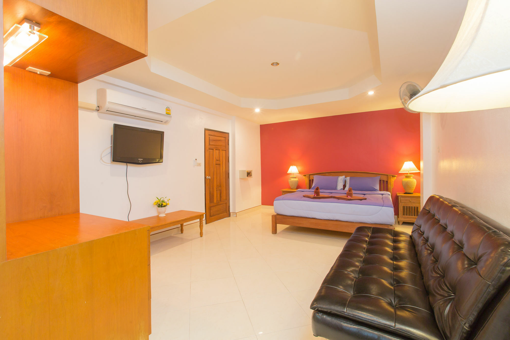 Patong Studio Apartments And Dormitory Exterior foto