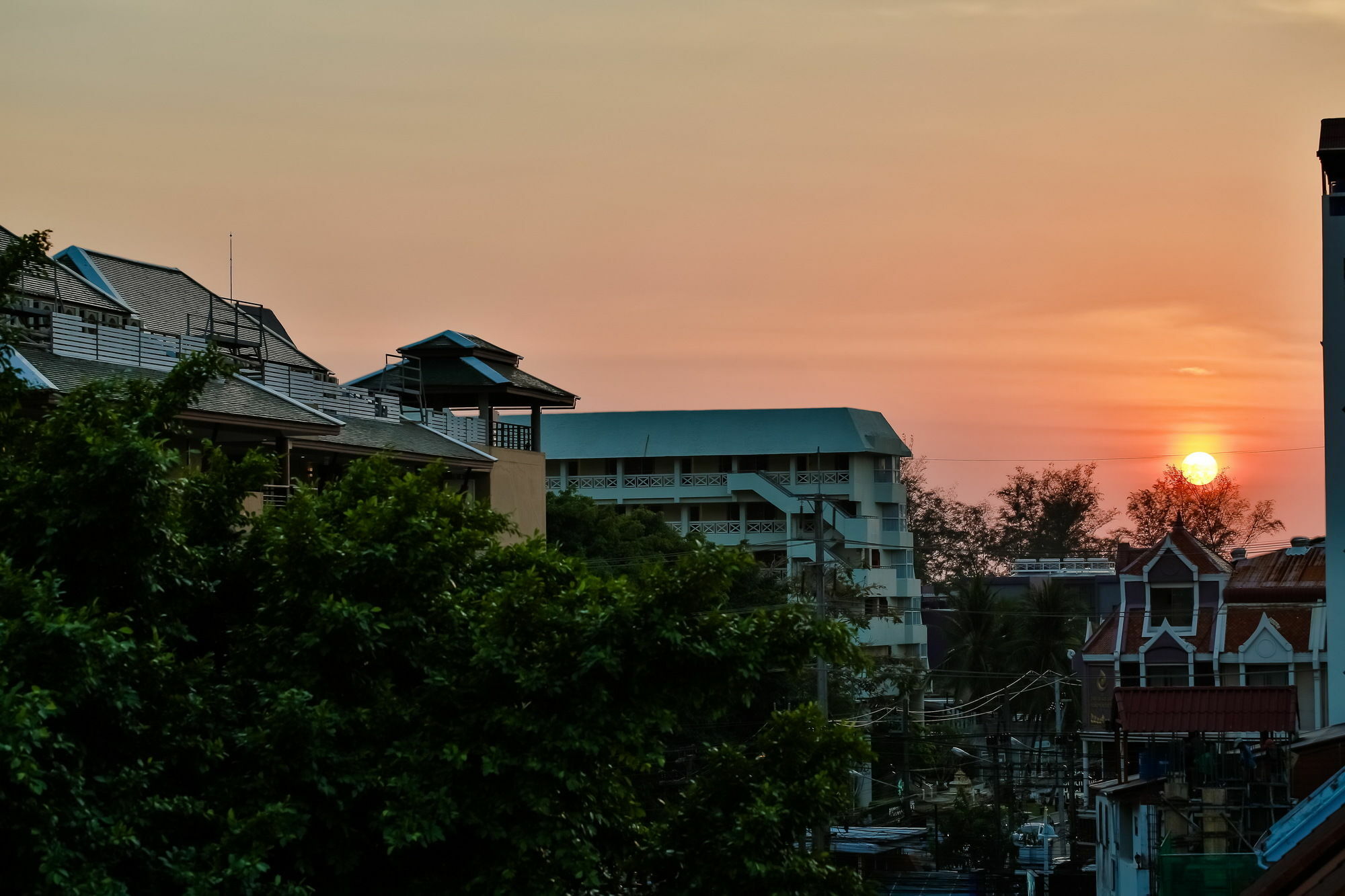 Patong Studio Apartments And Dormitory Exterior foto
